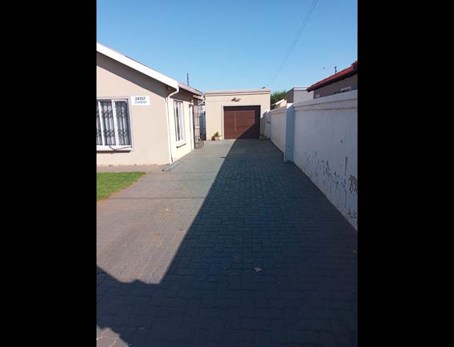2 bed property to rent in PROTEA GLEN