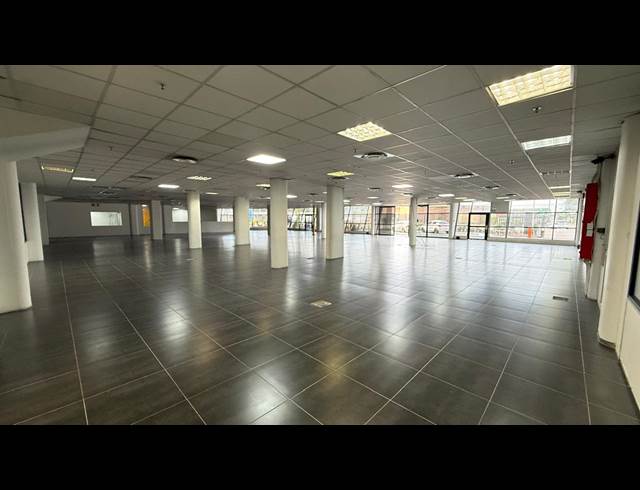 2,248M² SHOWROOM TO LET IN UMGENI BUSINESS PARK