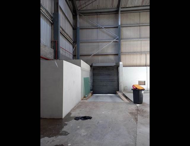 2,117M² WAREHOUSE TO LET IN GARDENS