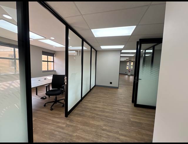 222M² OFFICE TO LET IN HYDE PARK