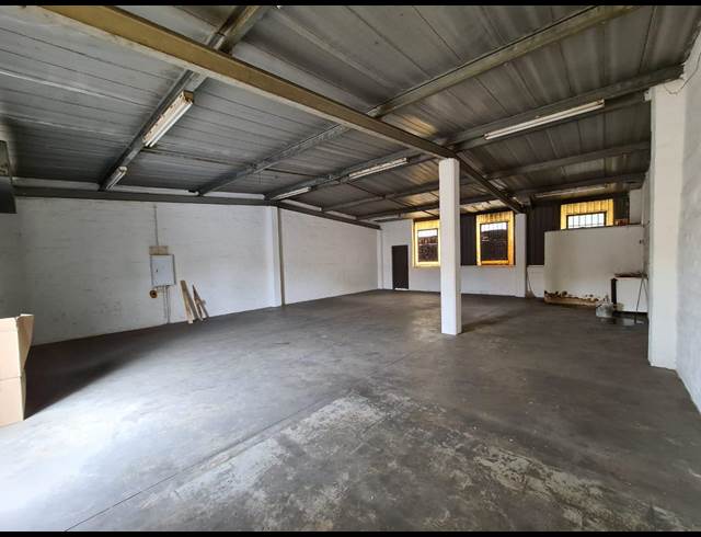 112M² WAREHOUSE TO LET IN PHOENIX INDUSTRIAL