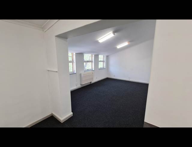105M² OFFICE TO LET IN PINELANDS