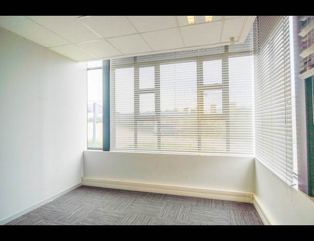 866M² OFFICE TO LET IN PARKHAVEN