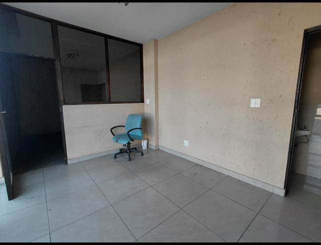 135M² WAREHOUSE TO LET IN POMONA