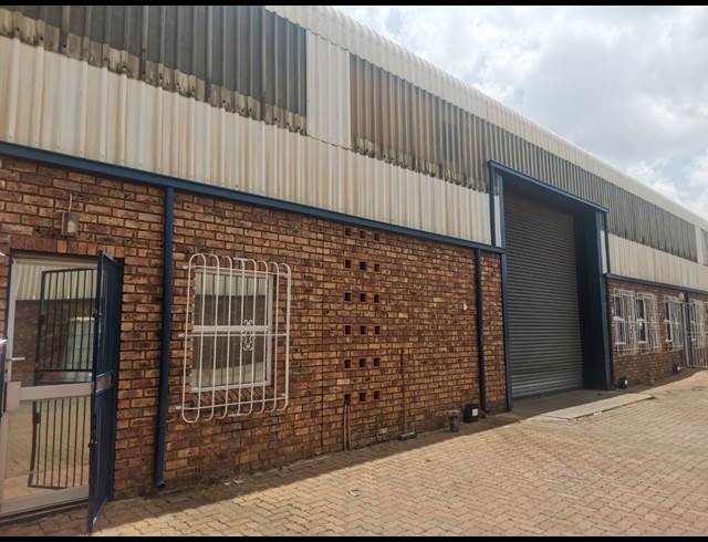 405M² WAREHOUSE TO LET IN JET PARK