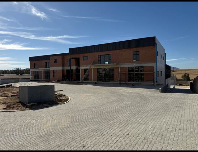200M² RETAIL TO LET IN MALMESBURY INDUSTRIA