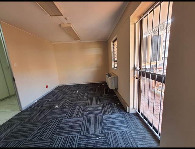 17M² OFFICE TO LET IN HATFIELD