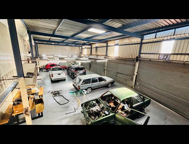 350M² WAREHOUSE TO LET IN FLORIDA