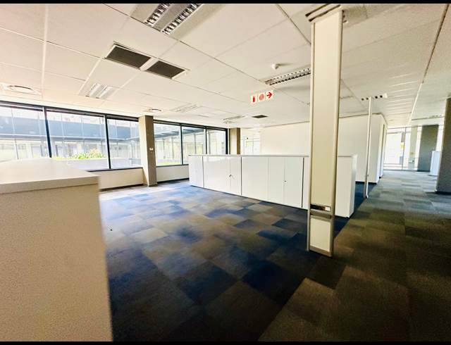 2,612M² OFFICE TO LET IN BRYANSTON