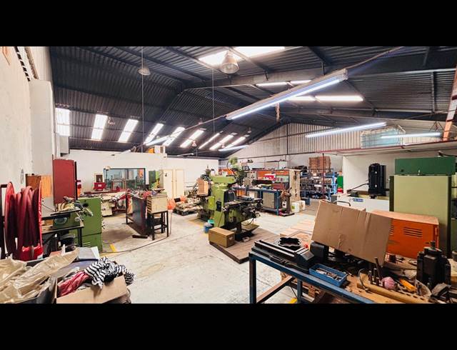514M² WAREHOUSE TO LET IN CHAMDOR
