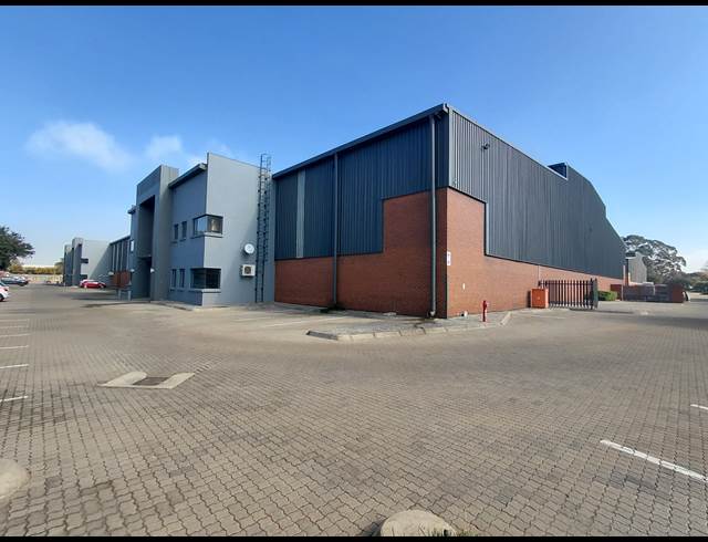 2,940M² WAREHOUSE TO LET IN POMONA