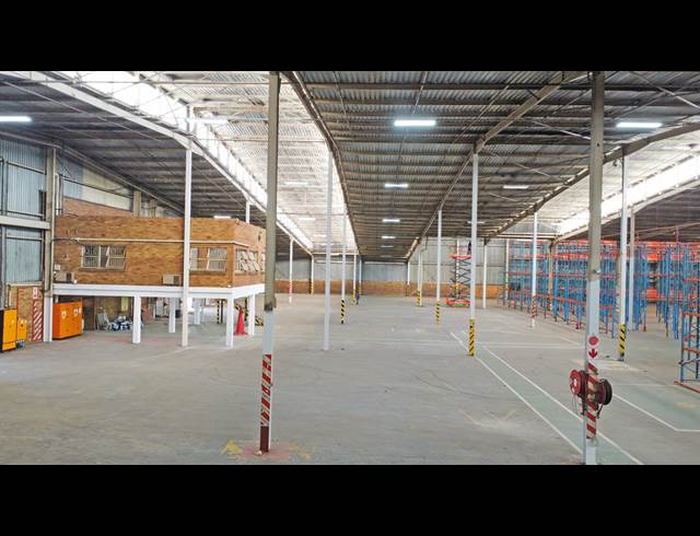 19,294M² WAREHOUSE TO LET IN JET PARK