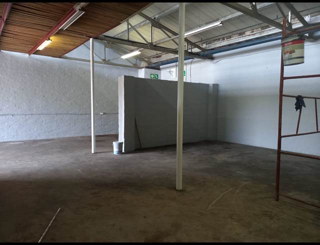 172M² WAREHOUSE TO LET IN JACOBS