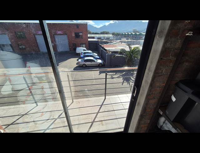 156M² WAREHOUSE TO LET IN SUNNYDALE