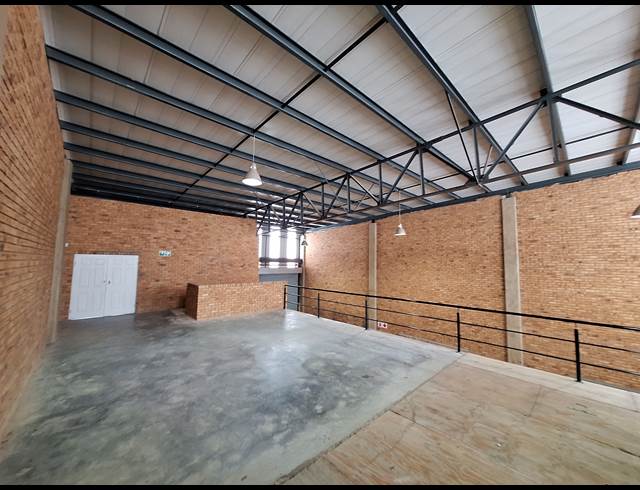 404M² WAREHOUSE TO LET IN LANSERIA