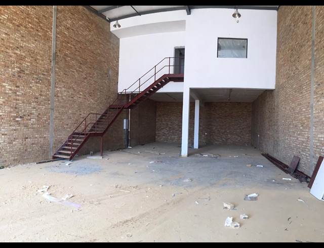 517M² WAREHOUSE TO LET IN NORTH RIDING