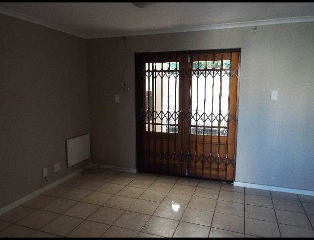 2 BEDROOM PROPERTY TO RENT IN VREDEKLOOF