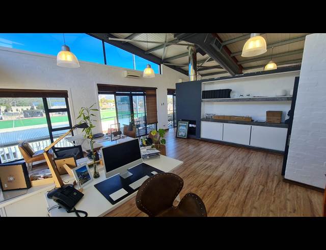 175M² WAREHOUSE TO LET IN WESTLAKE