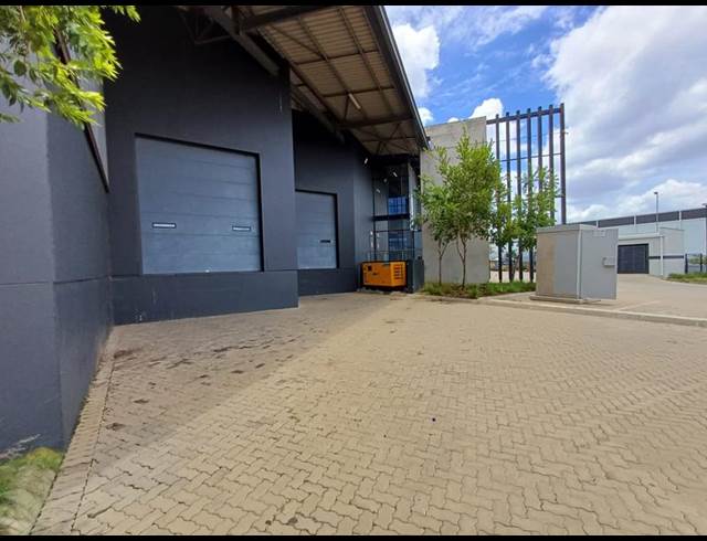 INDUSTRIAL PROPERTY TO RENT IN LOUWLARDIA