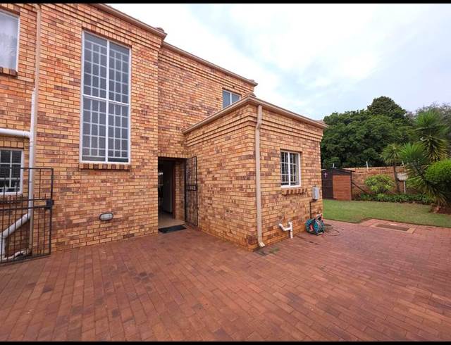 3 BEDROOM PROPERTY TO RENT IN HONEYHILLS