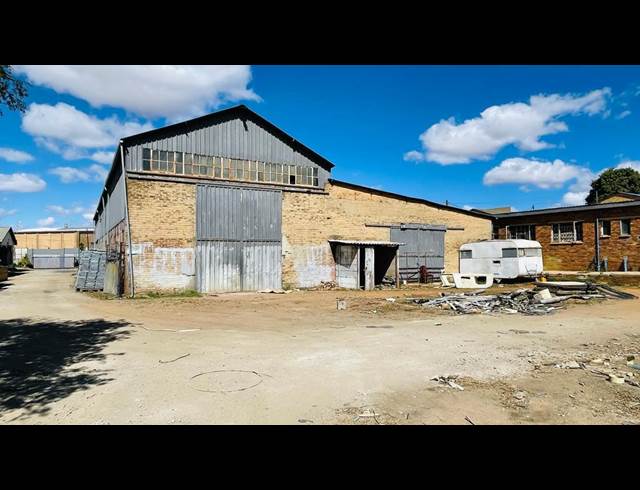 1,000M² WAREHOUSE TO LET IN CHAMDOR