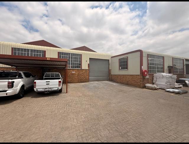 230M² WAREHOUSE TO LET IN APEX