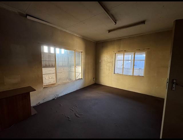 349M² WAREHOUSE TO LET IN MANUFACTA