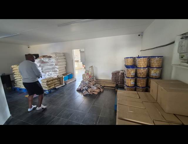 175M² WAREHOUSE TO LET IN BARTLETT