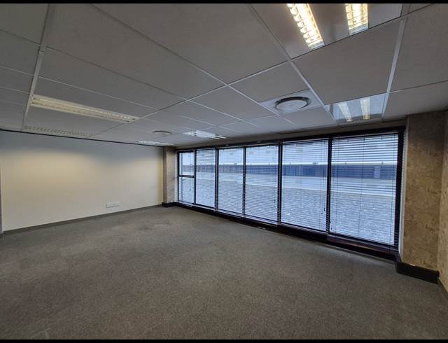 675M² OFFICE TO LET IN SANDTON CENTRAL