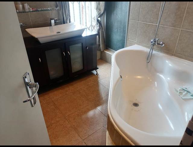 2 bed property to rent in ORMONDE