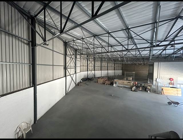 406M² WAREHOUSE TO LET IN SACKS CIRCLE INDUSTRIAL
