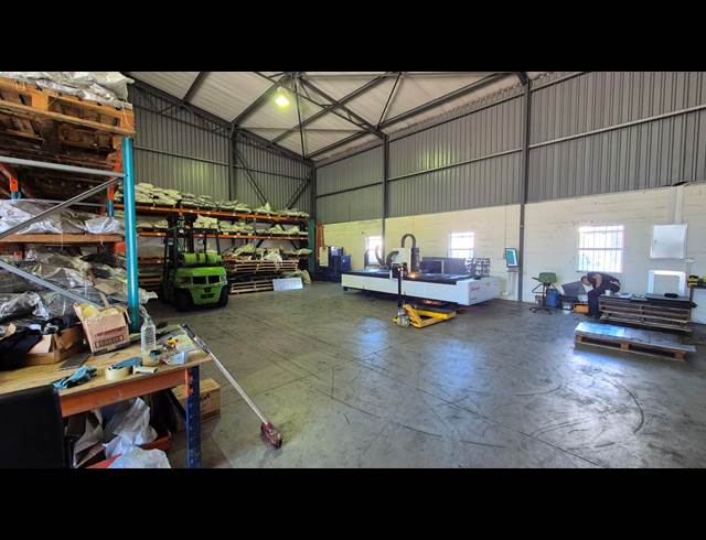 409M² WAREHOUSE TO LET IN CAPRICORN