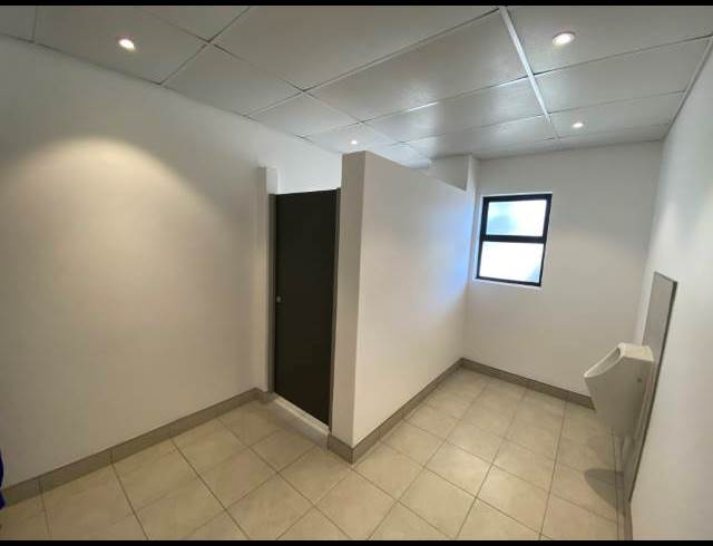 467M² WAREHOUSE TO LET IN STIKLAND INDUSTRIAL