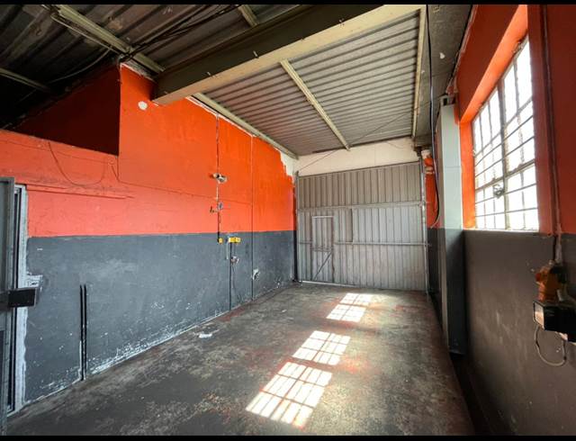 357M² WAREHOUSE TO LET IN PAROW INDUSTRIAL