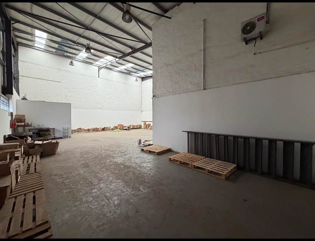 328M² WAREHOUSE TO LET IN HALFWAY HOUSE