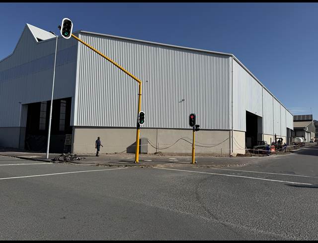 5,478M² WAREHOUSE TO LET IN CONGELLA