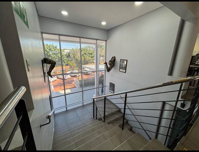 1,834M² BUILDING TO LET IN LA LUCIA RIDGE