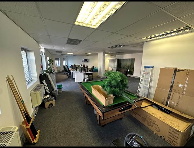186M² BUSINESS TO LET IN CENTURY CITY