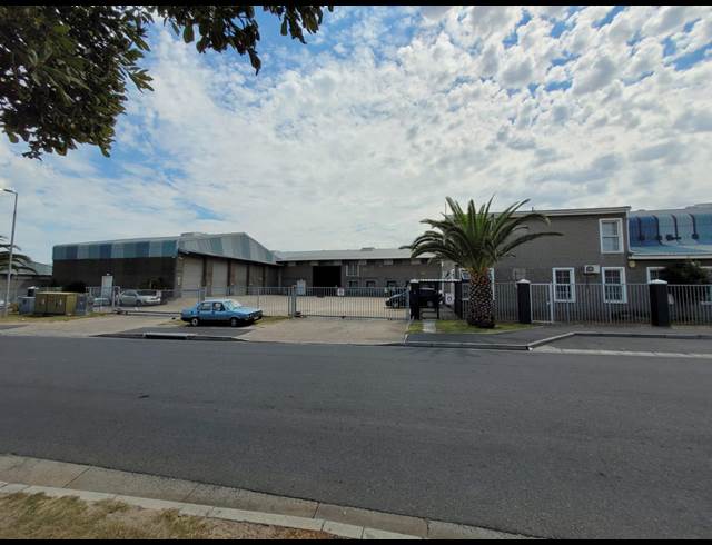 3,260M² WAREHOUSE TO LET IN KILLARNEY GARDENS