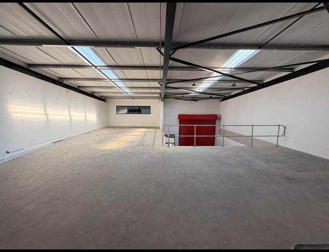 285M² WAREHOUSE TO LET IN GLEN ANIL