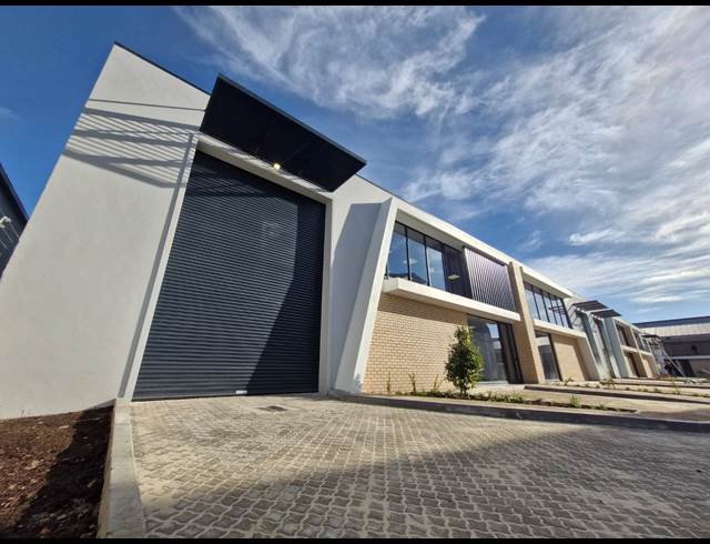 761M² WAREHOUSE TO LET IN STIKLAND INDUSTRIAL