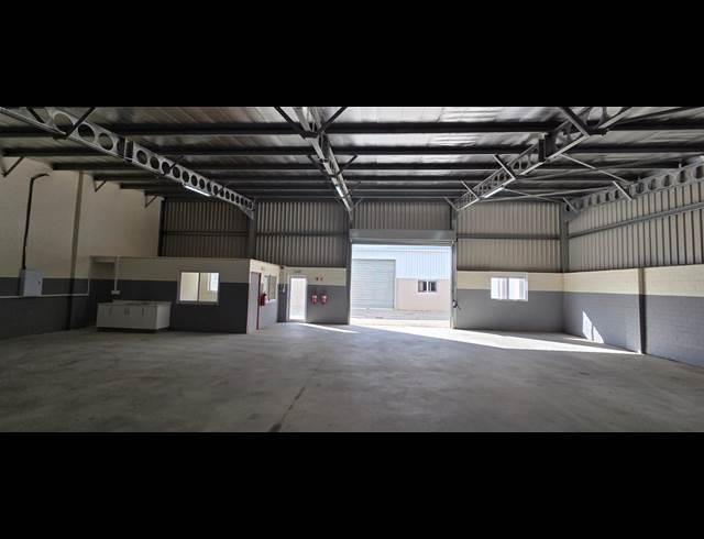 220M² WAREHOUSE TO LET IN WELLINGTON CENTRAL
