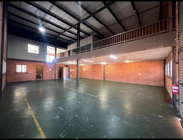 318M² WAREHOUSE TO LET IN HENNOPSPARK INDUSTRIAL