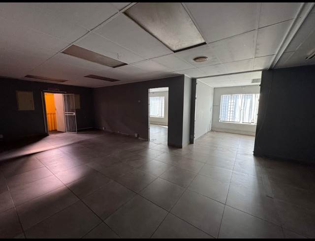 2,300M² WAREHOUSE TO LET IN ROBERTVILLE