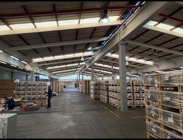 3,284M² WAREHOUSE TO LET IN NEW GERMANY