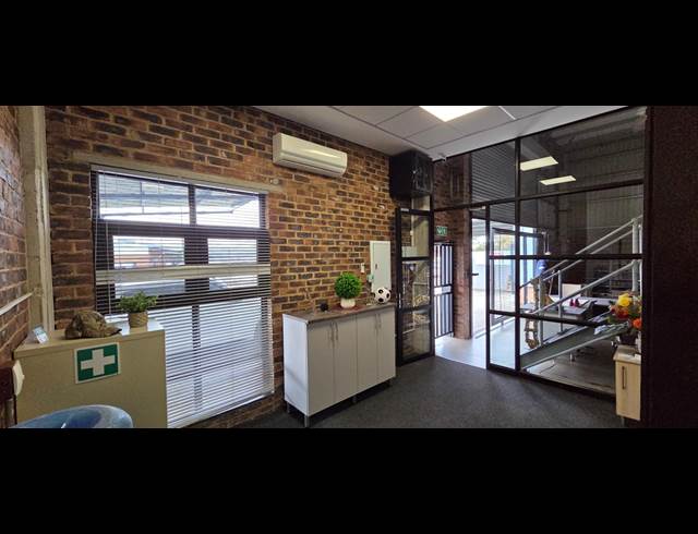 450M² WAREHOUSE TO LET IN RIVERSIDE PARK