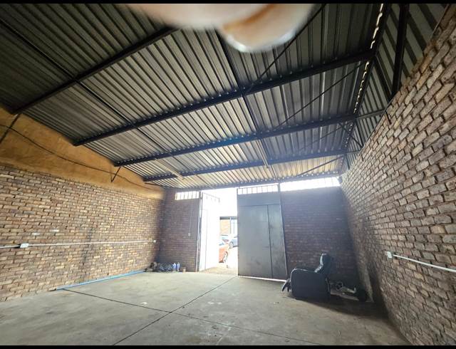 130M² WORKSHOP TO LET IN KLERKSOORD