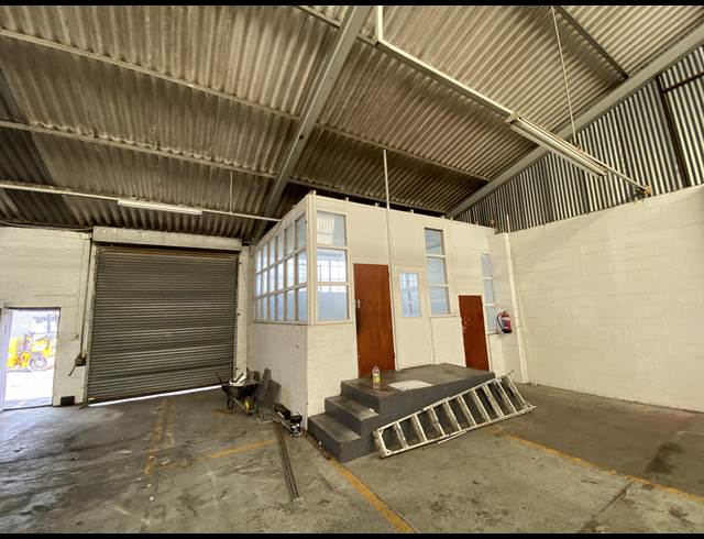 580M² FACTORY TO LET IN EPPING INDUSTRIAL