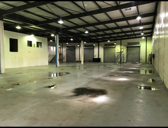 1,553M² WAREHOUSE TO LET IN STIKLAND INDUSTRIAL