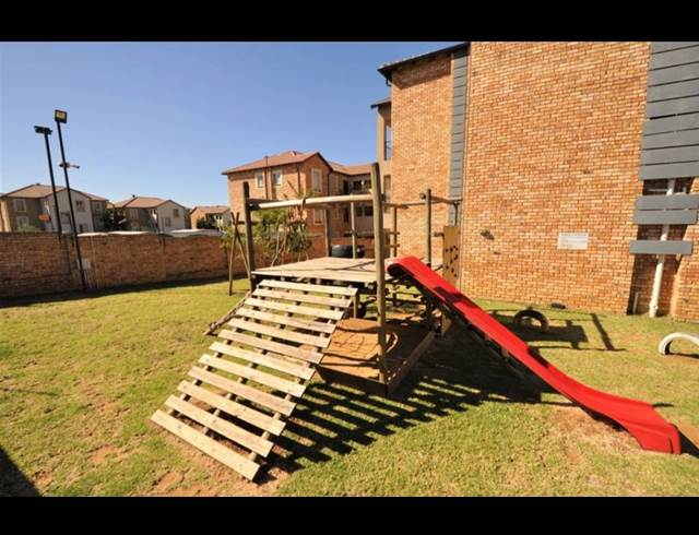 2 bed property to rent in NORTHRIDING
